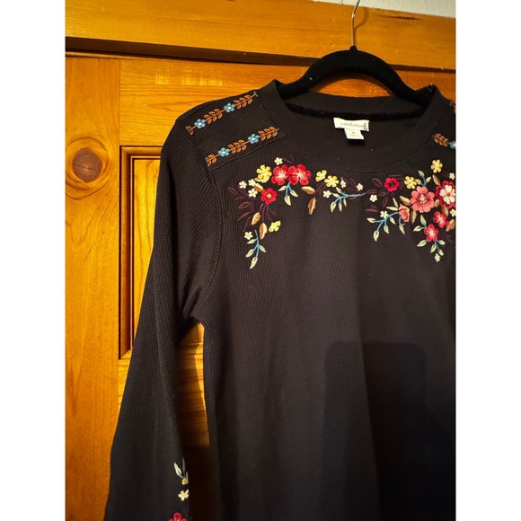 Sundance Black Floral Embroidered Thermal Waffle Knit Top Velvet Cuff M - Picture 6 of 9